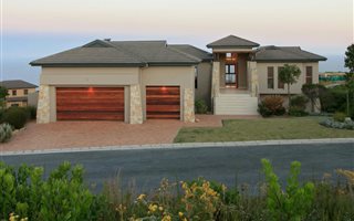 4 Bedroom House in Pezula Golf Estate