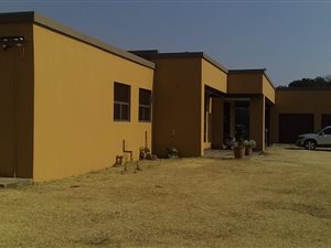 4 Bed House in Lochvaal