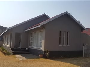3 Bed House in Flora Gardens