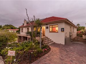 5 Bed House in Tokai