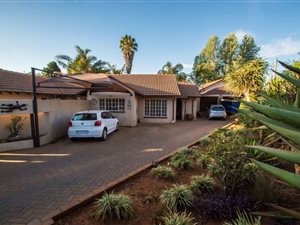 3 Bed House in Weltevreden Park