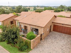 3 Bed Cluster in Honeydew Manor