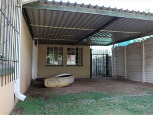 3 Bed House in Rhodesfield