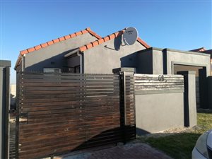 3 Bed House in Strandfontein