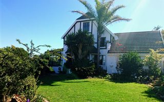 4 Bedroom House in Aston Bay