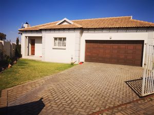 3 Bed Townhouse in Highveld Park