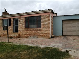 3 Bed House in Mossel Bay Central