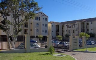 2 Bedroom Apartment in Bloubergrant