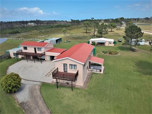 3.2 ha Farm in Roodefontein
