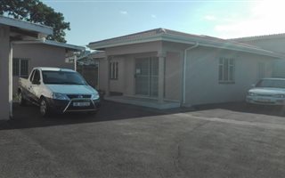 70 m² Office Space in Bluff
