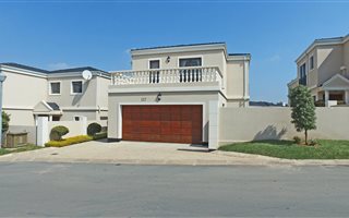 3 Bedroom Cluster in Fourways