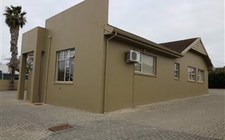 373 m² Office Space in Beacon Bay