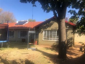 3 Bed House in Aston Manor