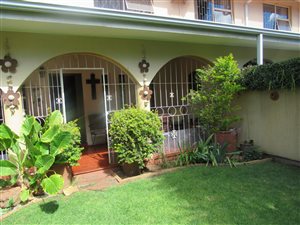 3 Bed Townhouse in Vanderbijlpark SW5