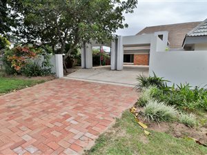 3 Bed House in Meerensee