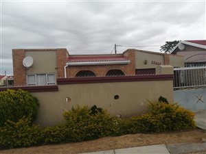 6 Bed House in Amalinda