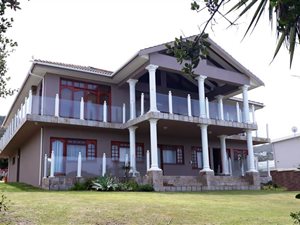 8 Bed House in Glentana