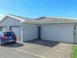 3 Bed Townhouse in Gonubie
