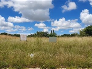 9559 m² Land available in Flimieda