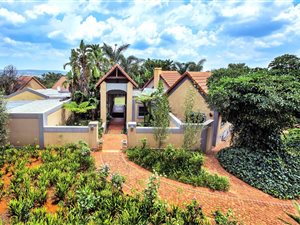 4 Bed House in Mooikloof Equestrian Estate