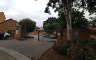 2 Bedroom House in Die Hoewes