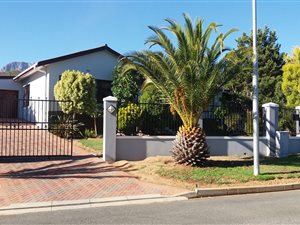 4 Bed House in Panorama