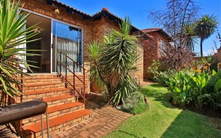 2 Bedroom Townhouse in Willowbrook