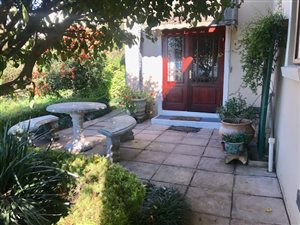 1.5 Bed Garden Cottage in Mount Michael