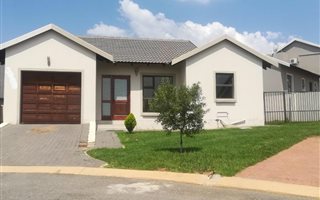 3 Bedroom House in Kosmosdal