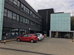 3689 m² Commercial space in Parktown