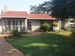 3 Bed House in Highway Gardens