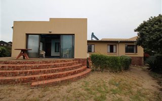 3 Bedroom House in Paradise Beach