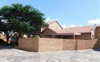 5 Bedroom House in Amberfield