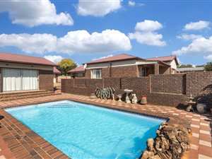 4 Bed House in Rensburg