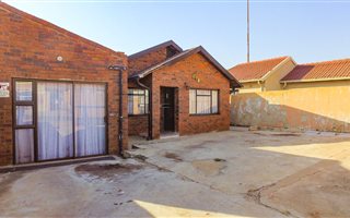 2 Bedroom House in Emdeni