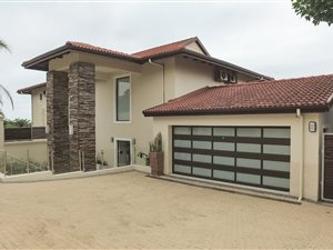 5 Bedroom House in Compensation Beach