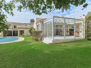 5 Bed House in Duxberry