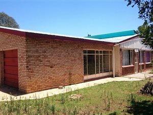 3 Bed House in Roosheuwel