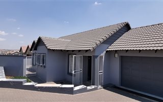 3 Bedroom House in Kosmosdal