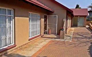 3 Bedroom House in Breaunanda