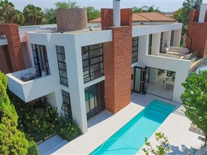 4 Bed House in Silver Lakes Golf Estate