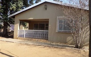 8565 m² Smallholding in Raslouw AH