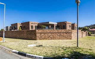 3 Bedroom Cluster in Bassonia