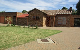 2 Bedroom House in Impala Park