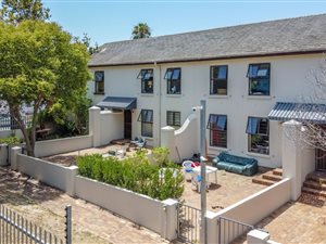 3 Bed Townhouse in Stellenbosch Central