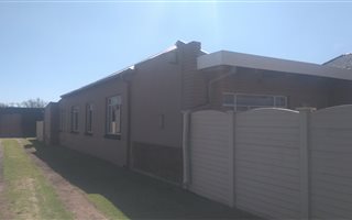 3 Bedroom Duplex in Vereeniging Central