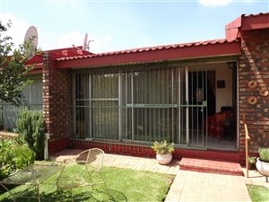 2 Bedroom Apartment in Roosheuwel