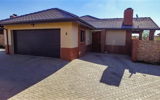 3 Bedroom Simplex in Die Wilgers