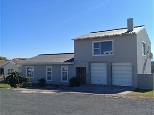 4 Bedroom House in Klipfonteyn