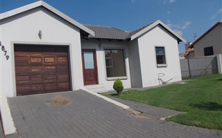 3 Bedroom House in Kosmosdal